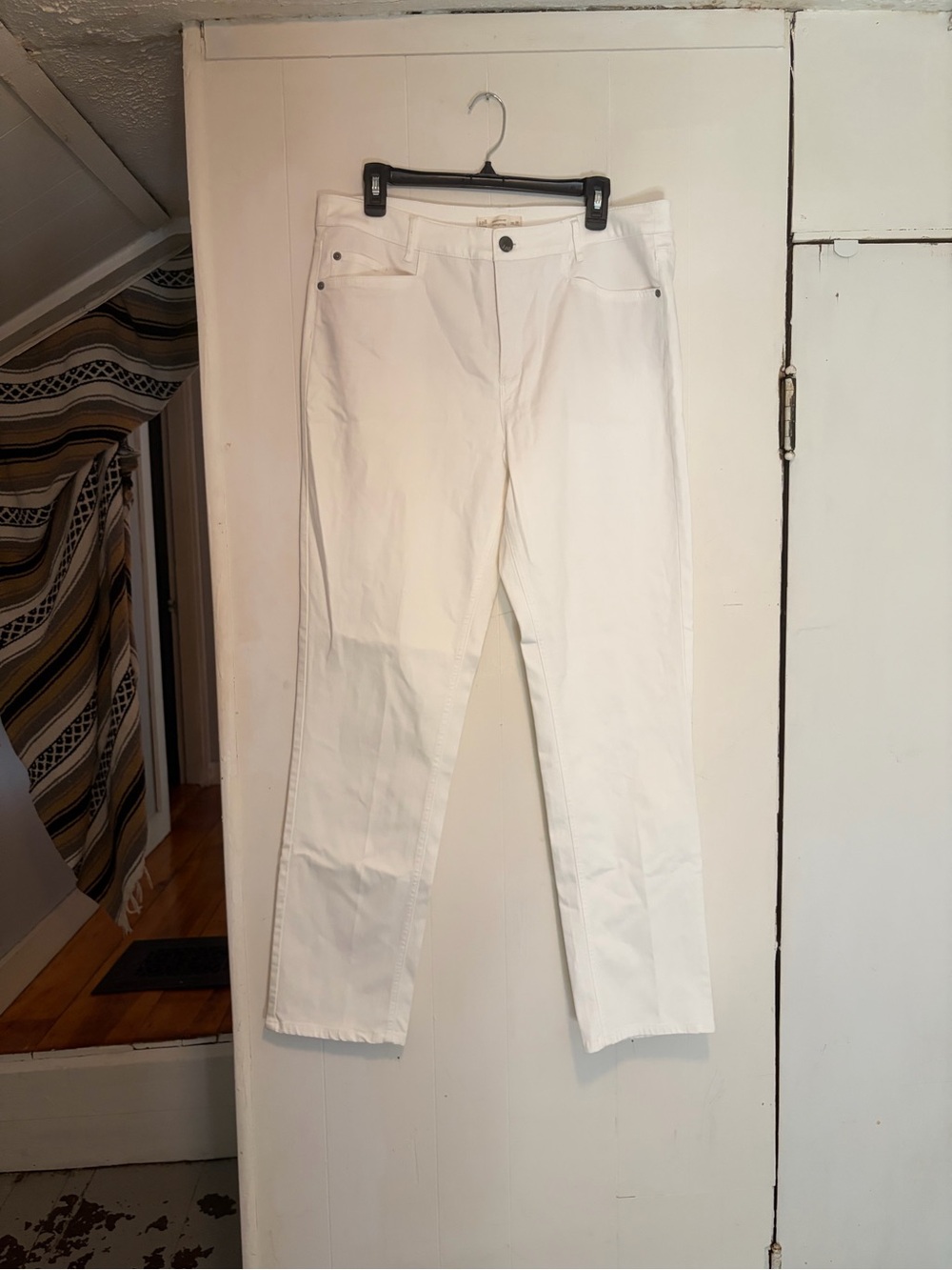 Smooth Fit Straight Leg white Jeans from J. Jill in size 14